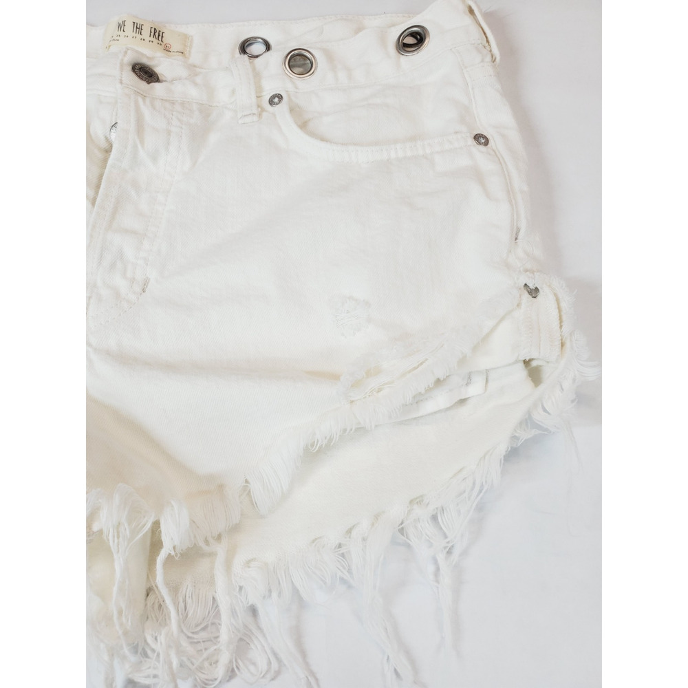 Free People Womens 31‎ Denim Shorts White Cut-offs Grommet Waist Distressed Jean - Picture 3 of 11